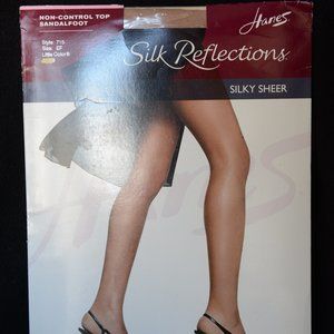 Hanes Silk Reflections Non-Control Top Sheer Toe Pantyhose, Style 715 size E/F
